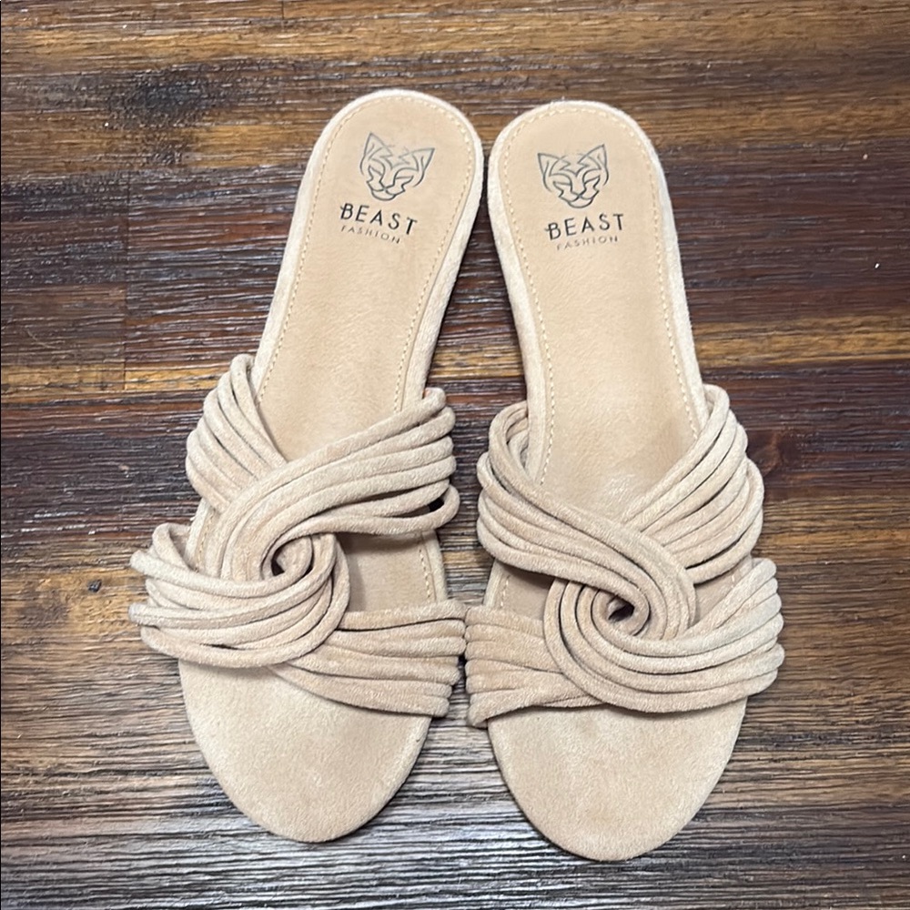 BEAST FASHION Tan Slide Sandals with Knotted Design Size 7.5